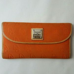 🍍SALE Dooney bourke wallet